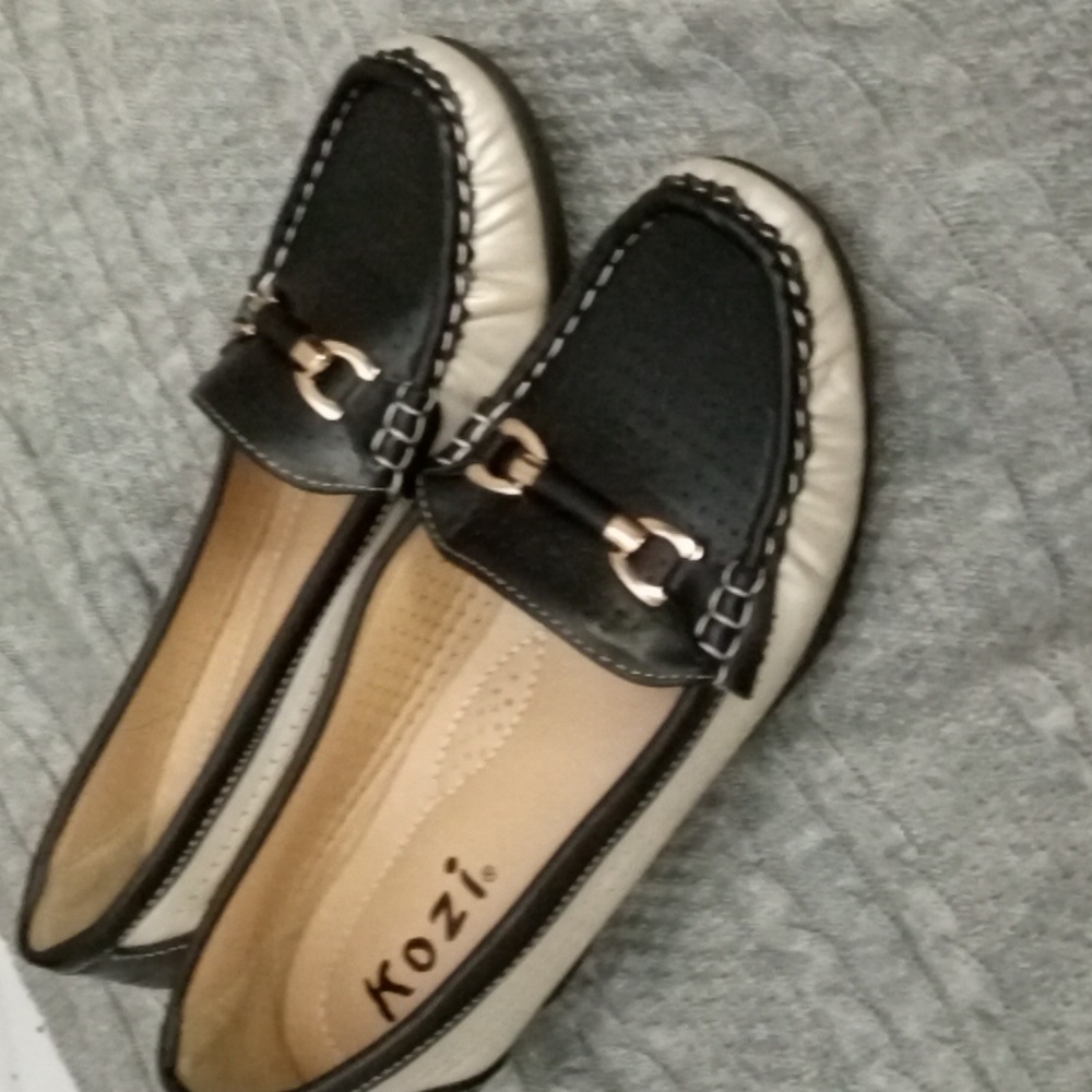 Kozi Size 38 Cream And Black Leather Wedge Type Shoes